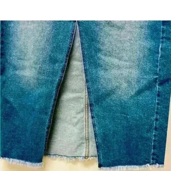 NWT CELEBRITY PINK Juniors' Denim
Front-Slit Frayed-Hem Midi Skirt size 3/26 - Picture 4 of 10